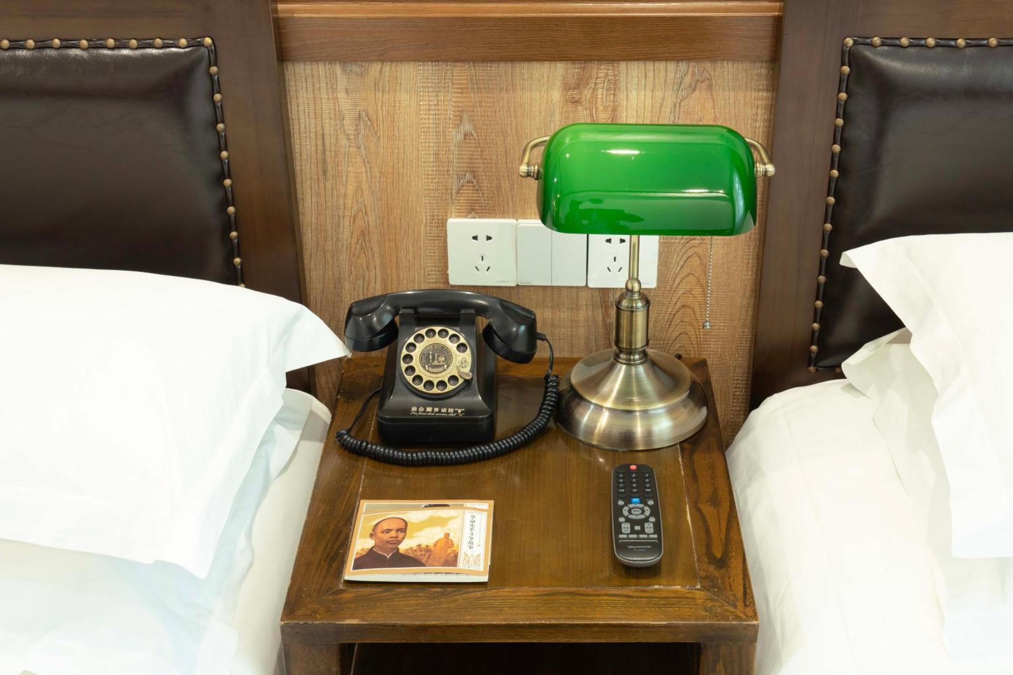 Time Traveller Hotel- Near Beijing Yonghe Lama Temple, Ghost Street, Beihai Park, Jingshan Park, Drum Tower, Houhai Bar Street, Tian'Anmen Square, Located In Beijing Traditional Hutongs, 5 Minutes Away From Subway, Free Laundry Serive Exterior foto